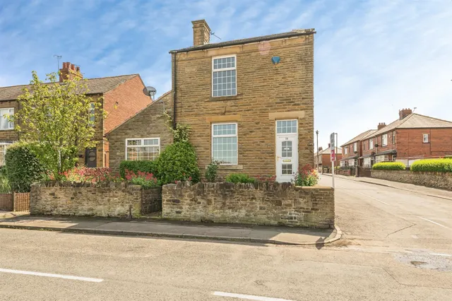 Kirkgate, Hanging Heaton, BATLEY, photo 1