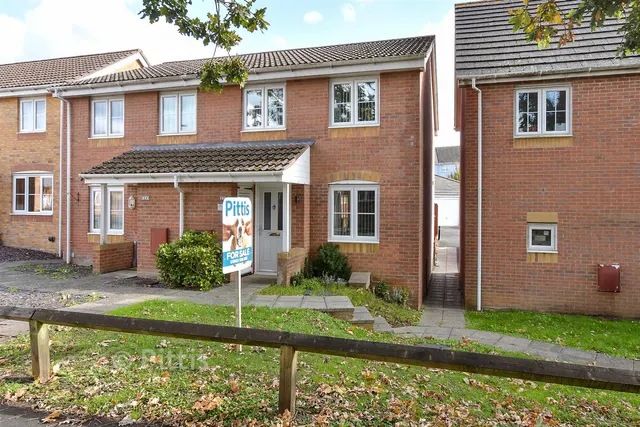 Snowberry Road, Newport, PO30, photo 1