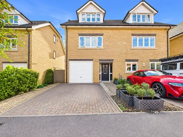 Martin Cooper Close, Caversham, RG4, photo 1