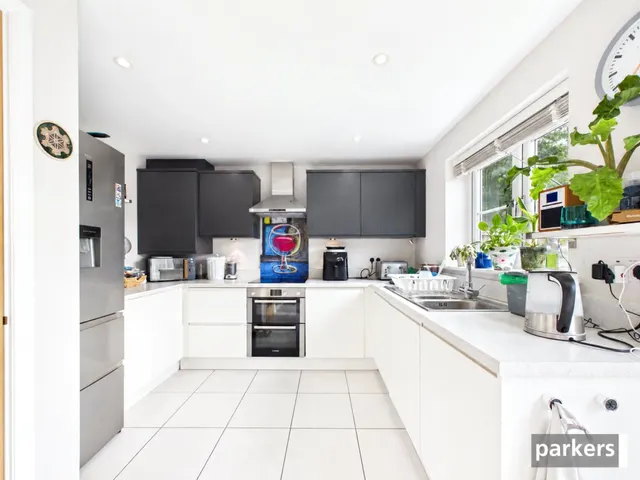 Martin Cooper Close, Caversham, RG4, photo 2