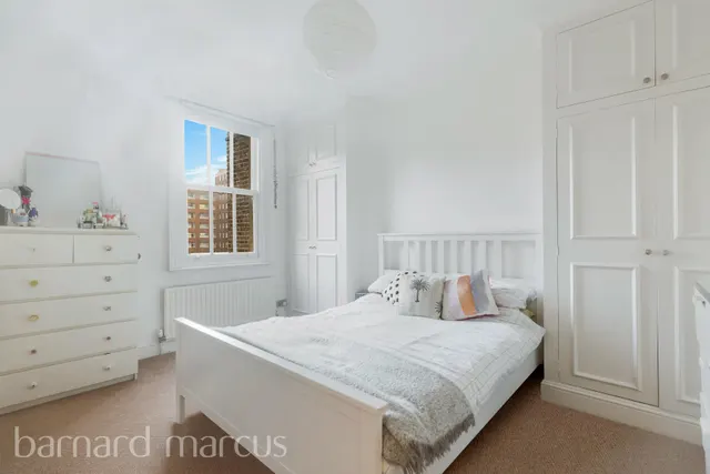 Westcroft Square, London, W6, photo 2