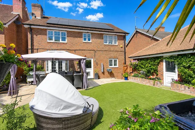 Photo 2 — Athoke Croft, Hook, Hampshire, RG27 9UE