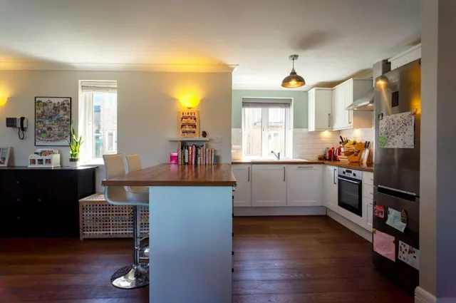 Clapham High Street, SW4, photo 2