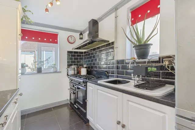 Overpark Avenue, Leicester, photo 1