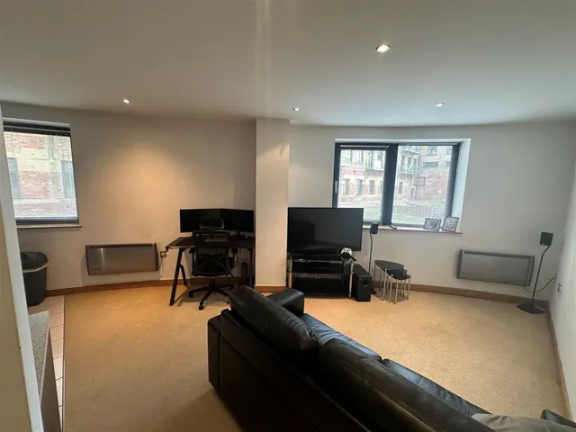 Salts Mill Road, Shipley, BD17, photo 2