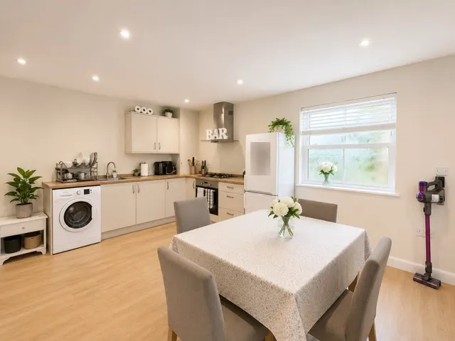 Rusham Road, Surrey Egham, TW20, photo 3