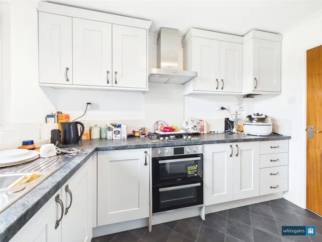 Harpenden Close, Dunscroft, DN7, photo 2