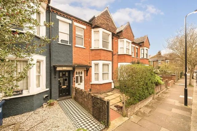 Holly Park Road, W7, photo 1