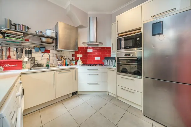 Holly Park Road, W7, photo 3