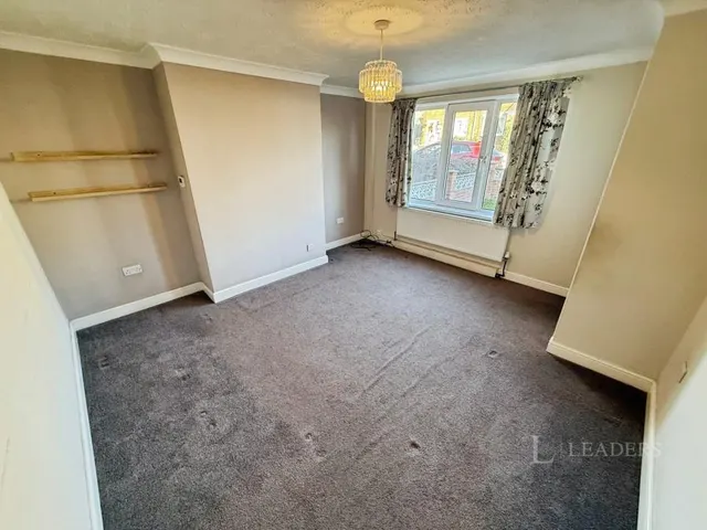 Grange Road, Royston, S71, photo 3