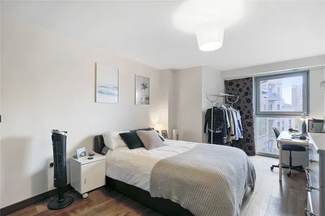 Photo 3 — Bridges Court Road, London