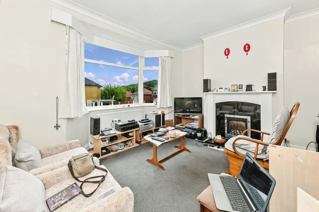 Photo 2 — Warneford Rise, Cowlersley, Huddersfield