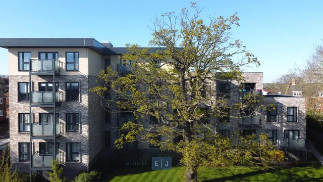 Luna Court, Loughton, photo 1