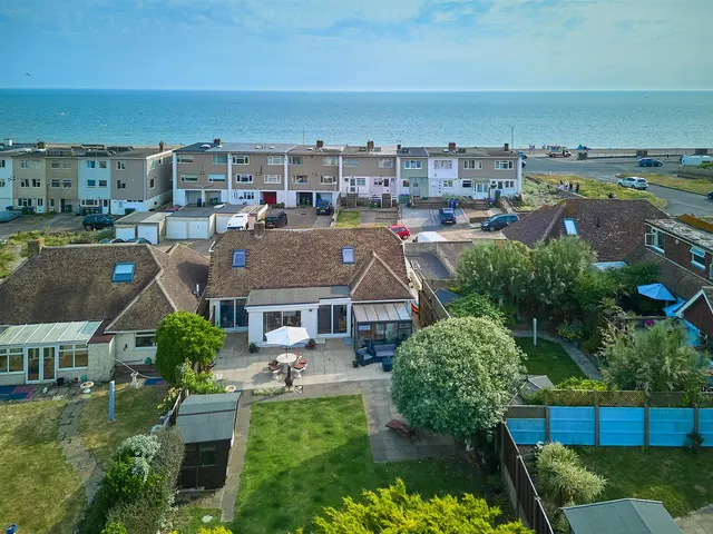 Beach Close, Seaford, photo 2