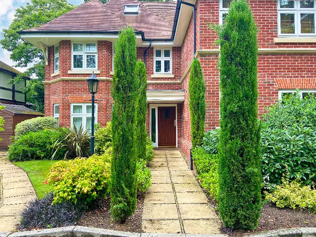 Grasmere, Knightsbridge Road, Camberley, GU15 3TS, photo 1