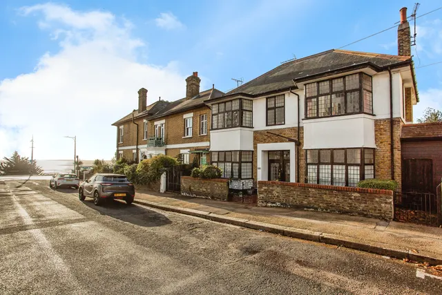Westcliff Parade, Westcliff-on-Sea, Essex, SS0, photo 1