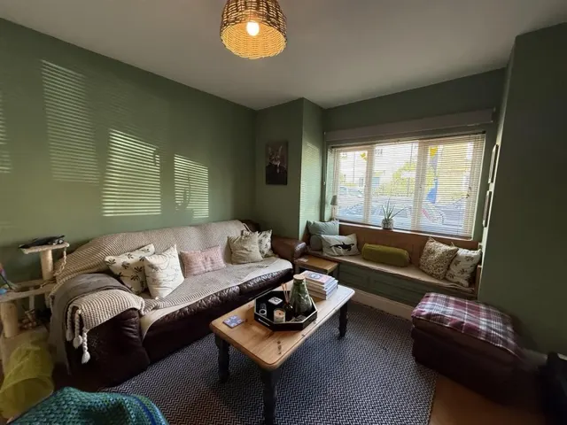 Linkfield Road, photo 3