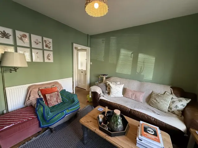 Linkfield Road, photo 2