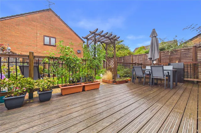 Wheeler Close, Burghfield Common, RG7, photo 3