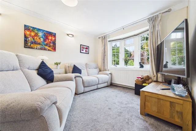 Wheeler Close, Burghfield Common, RG7, photo 2
