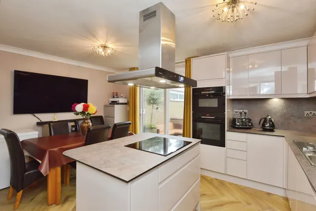 Eaton Avenue, Bletchley, MK2, photo 3