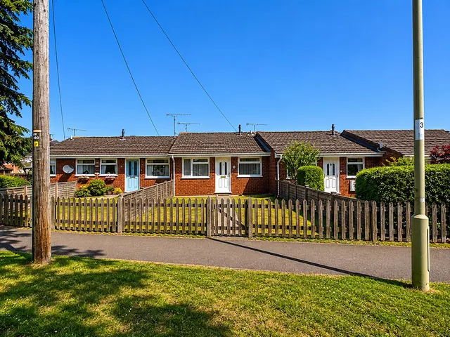 Tongham Road, Aldershot, GU12, photo 1
