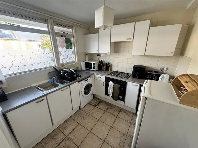 Rosenau Road, London, photo 1