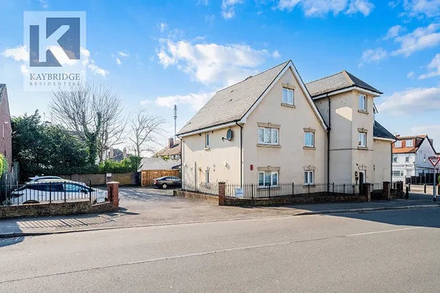 East Street, St. Georges Court, KT17, photo 1