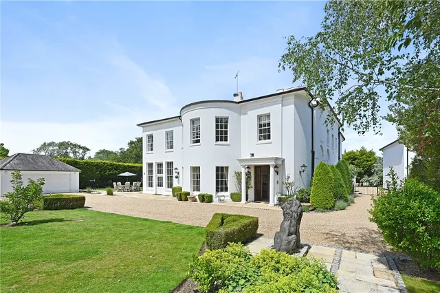 6 bedroom house — Kentish Lane, Brookmans Park, Hertfordshire, AL9 6JY