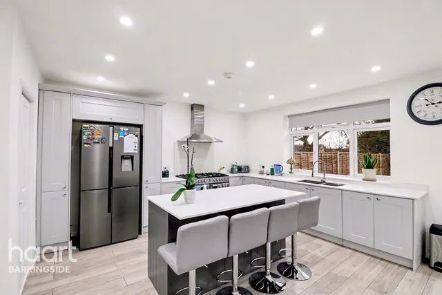 Caterham Avenue, Clayhall, IG5, photo 3