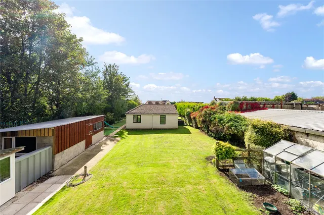 Barrowby Lane, Garforth, photo 2