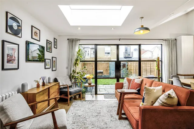 Thirsk Road, Mitcham, CR4, photo 1