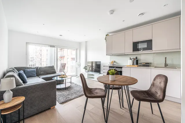 Photo 3 — Flat 15, Quassia House, 36 Thonrey Close, London