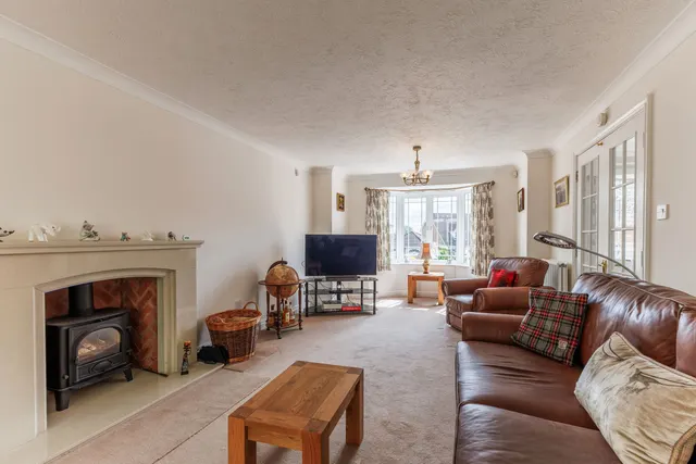 Photo 2 — Conningsby Drive, Pershore, WR10
