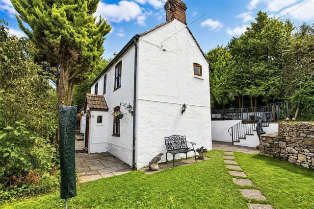 Butt Lane, Thornbury, photo 3
