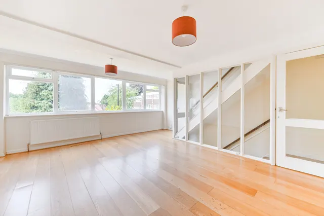 Photo 2 — 4 Chichele Gardens, Croydon