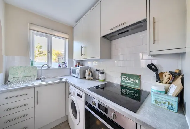 Chiltern Avenue, Bishops Cleeve, GL52, photo 3