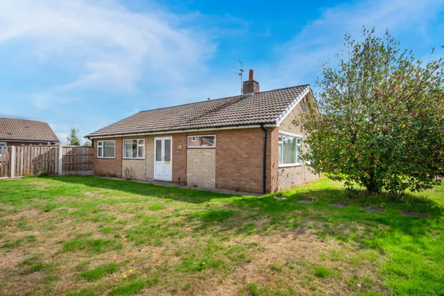 Long Walk, Retford, DN22, photo 1
