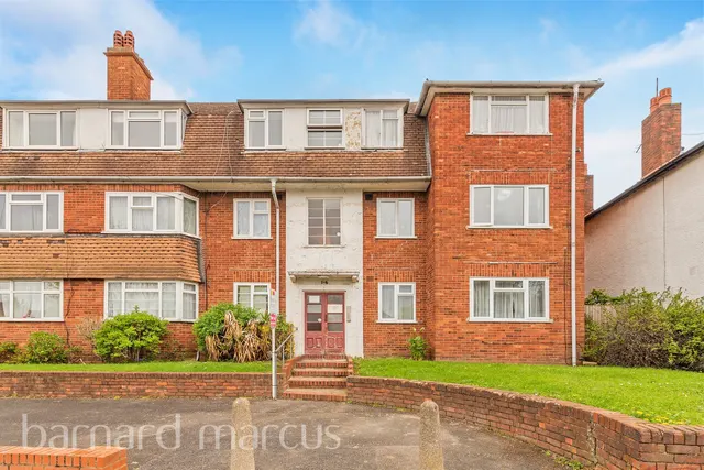 Central Gardens, Morden, photo 1