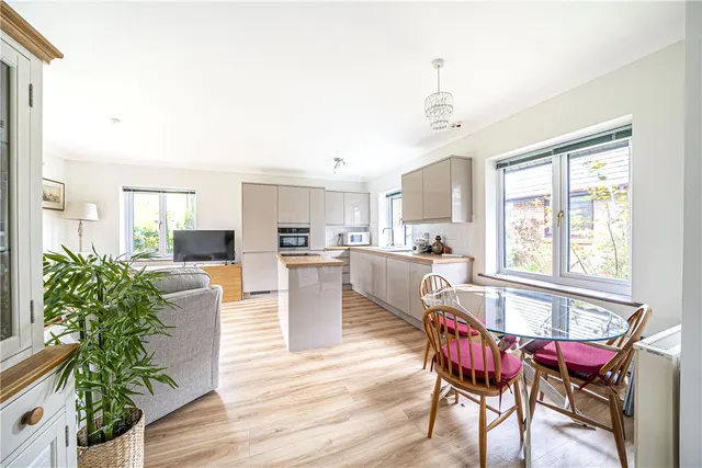Old Parsonage Court, Otterbourne, SO21, photo 3