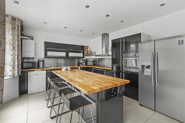 West Wycombe Road, High Wycombe, HP12, photo 3