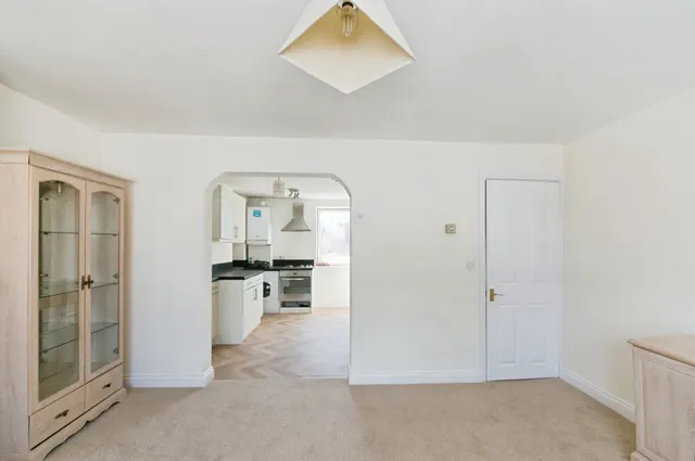 London Road, Hurst Green, TN19, photo 3