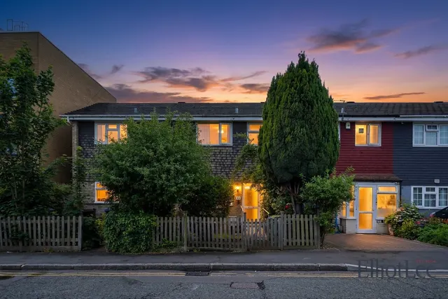 Corbins Lane, Harrow, HA2, photo 1