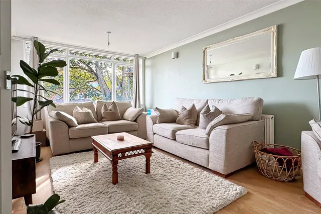 Worthing, BN14, photo 2