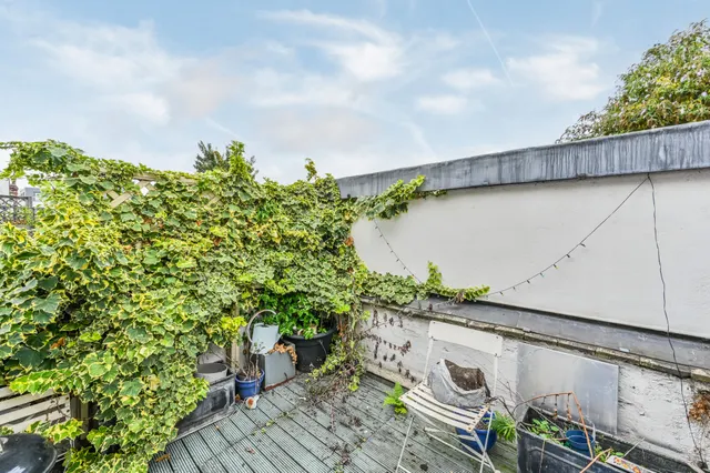 Photo 2 — 182c Queenstown Road, London