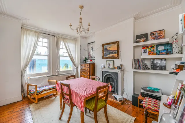 182c Queenstown Road, London, photo 1