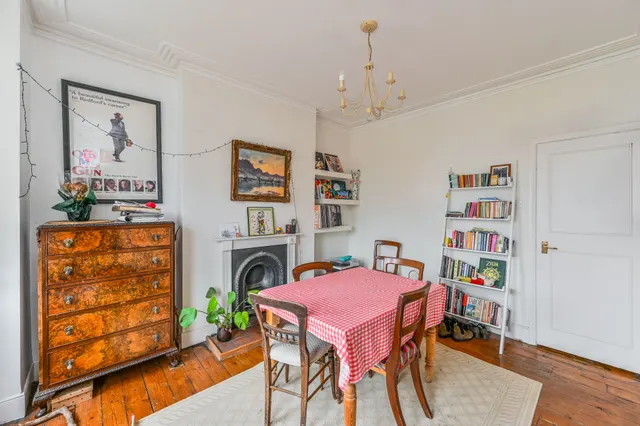 Photo 3 — 182c Queenstown Road, London