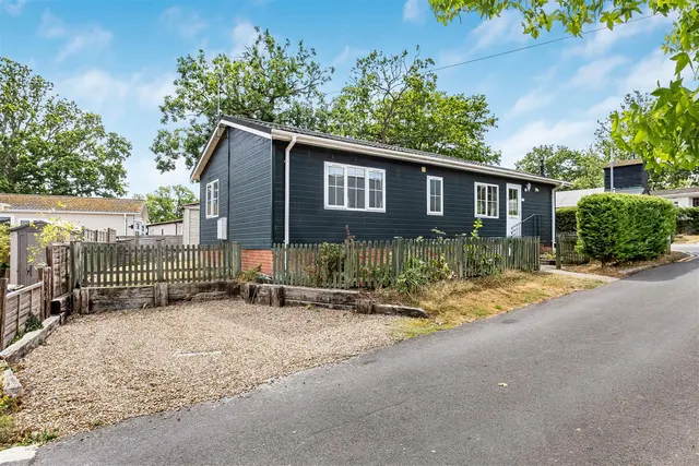 Garston Park, Tilehurst, RG31, photo 1