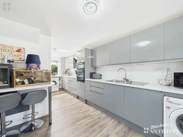 Photo 2 — Argyle Avenue, Aylesbury, HP19 9JT