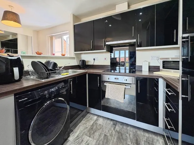 Photo 2 — Collingwood Road, Wyndham Park, Yeovil